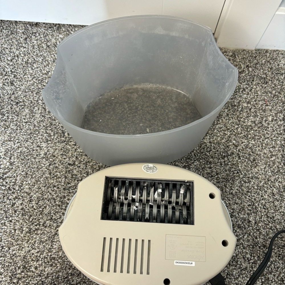 Portable Paper Shredder - Picture 3 of 3